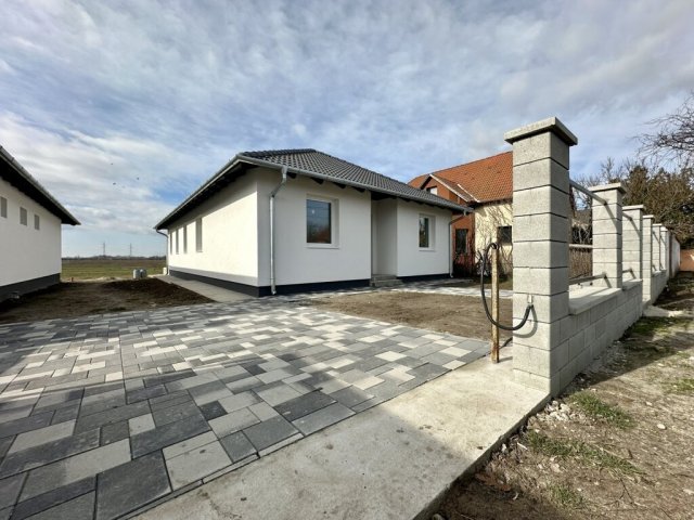 Eladó családi ház, Dunavarsányban 124.99 M Ft, 5 szobás