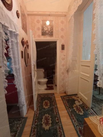 Eladó családi ház, Szolnokon 21.5 M Ft, 2 szobás