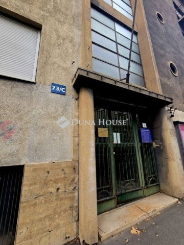 Eladó téglalakás, Pécsett 24.99 M Ft, 1 szobás