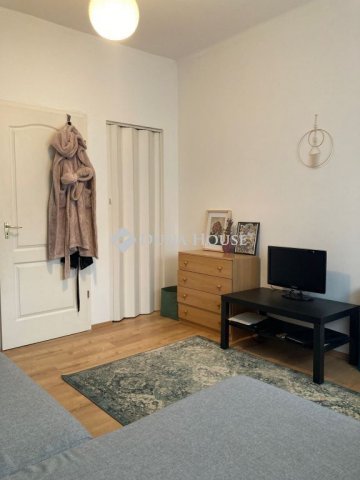 Kiadó téglalakás, albérlet, Pécsett, Bánki Donát úton