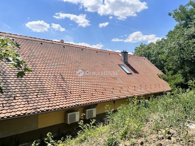 Eladó családi ház, Bólyban 220 M Ft, 9 szobás