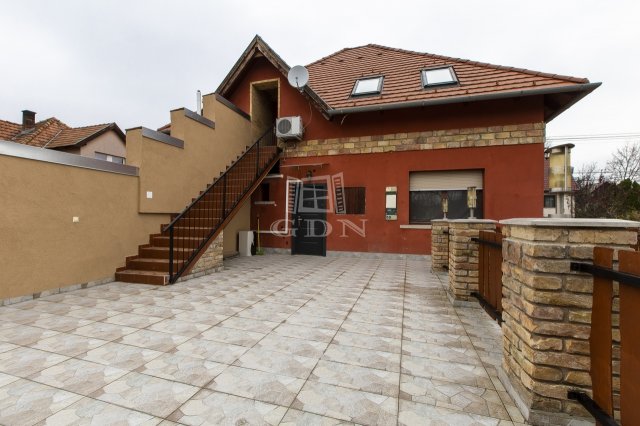 Eladó családi ház, Gödöllőn 134 M Ft, 5+1 szobás