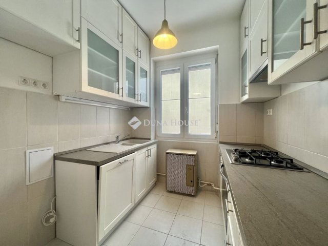 Eladó téglalakás, Veszprémben 54.9 M Ft, 2 szobás