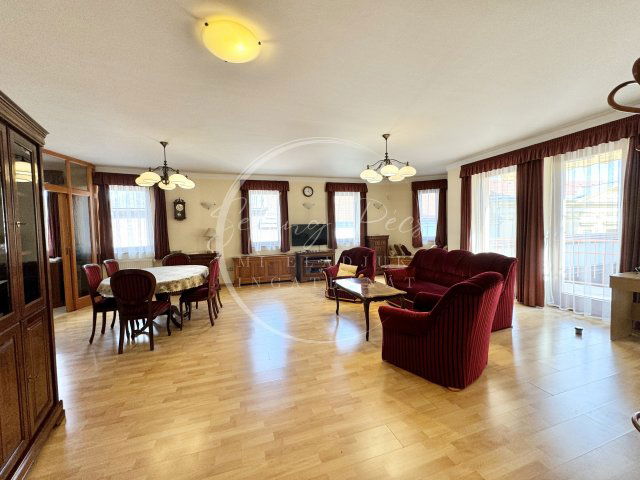 Kiadó téglalakás, albérlet, Pécsett, Flórián utcában