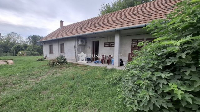 Eladó családi ház, Solton 20.3 M Ft, 2 szobás