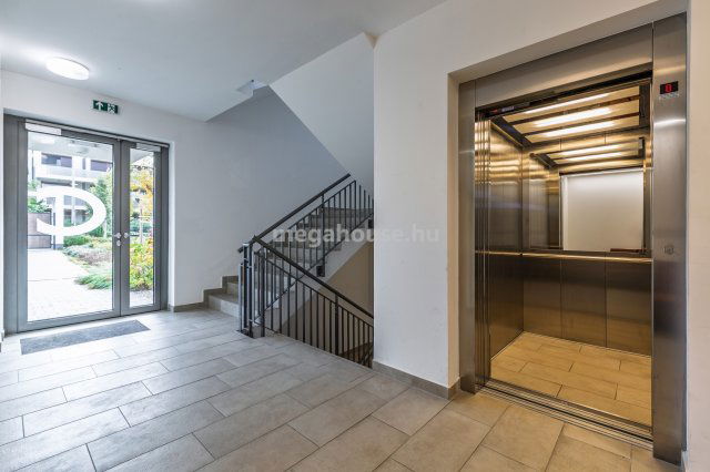 Eladó garázs, Budapesten, XI. kerületben, Rupphegyi úton 12 M Ft