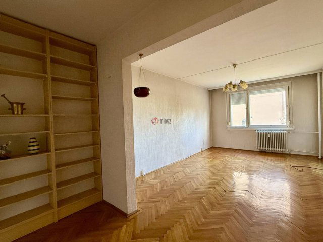 Eladó panellakás, Székesfehérvárott, Mikszáth Kálmán utcában