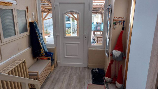 Eladó családi ház, Egerben 84.9 M Ft, 6 szobás