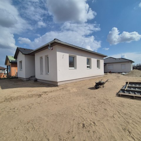 Eladó családi ház, Kecskeméten 124.9 M Ft, 3 szobás