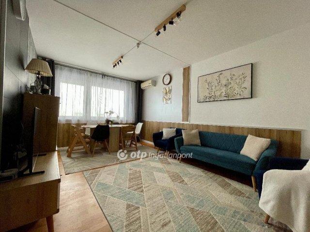 Eladó panellakás, Pécsett 97.5 M Ft, 3 szobás