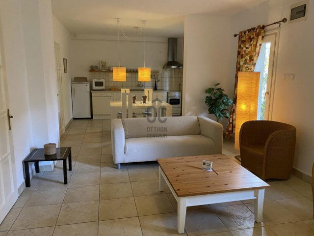 Eladó családi ház, Kőröstetétlenen 64.9 M Ft, 7 szobás