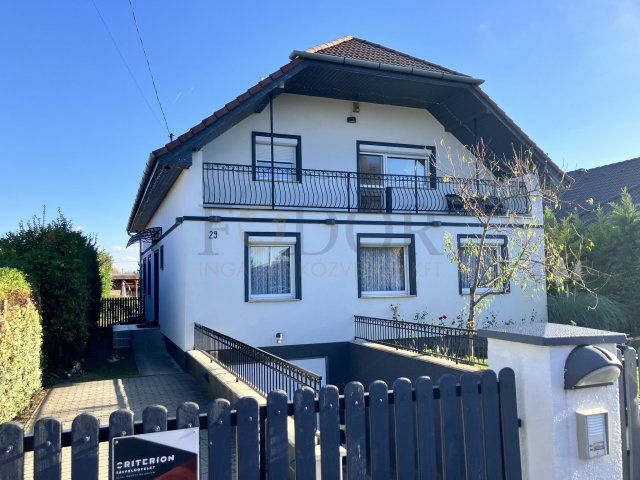 Eladó családi ház, Halásztelken 199.9 M Ft, 7 szobás