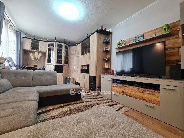 Eladó panellakás, Budapesten, III. kerületben 74.9 M Ft