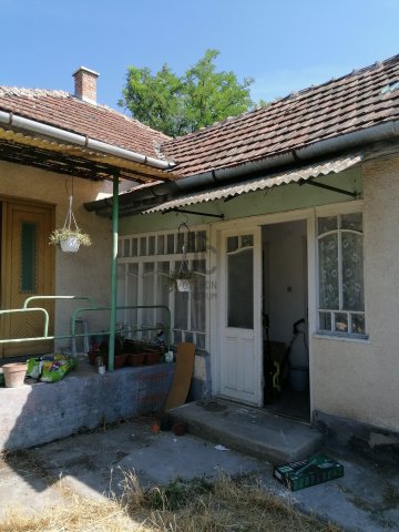 Eladó családi ház, Újszászon 19.9 M Ft, 3 szobás