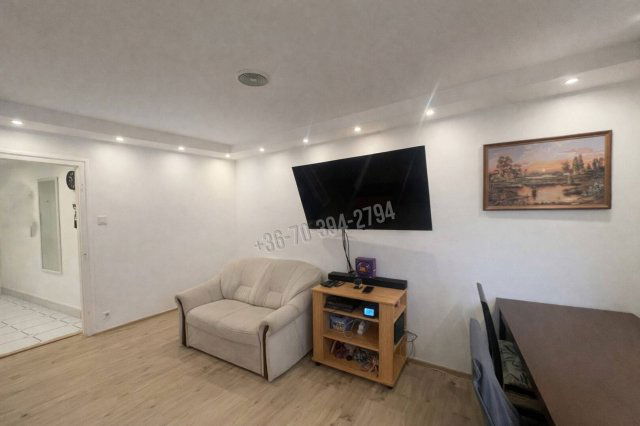 Eladó téglalakás, Tatabányán 39.9 M Ft, 2 szobás