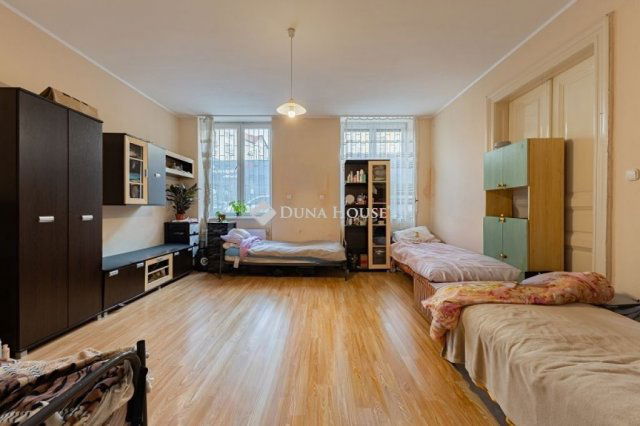 Eladó téglalakás, Budapesten, VIII. kerületben 69.9 M Ft