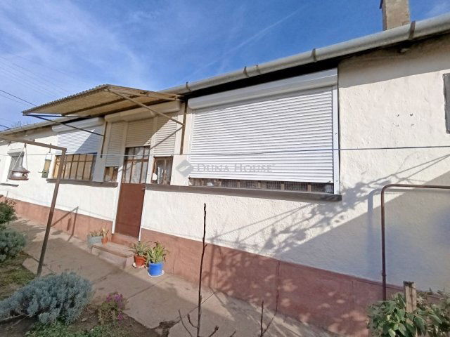 Eladó családi ház, Báron 19.5 M Ft, 7 szobás