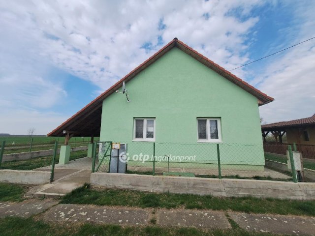 Eladó családi ház, Bucsán 25 M Ft, 2 szobás