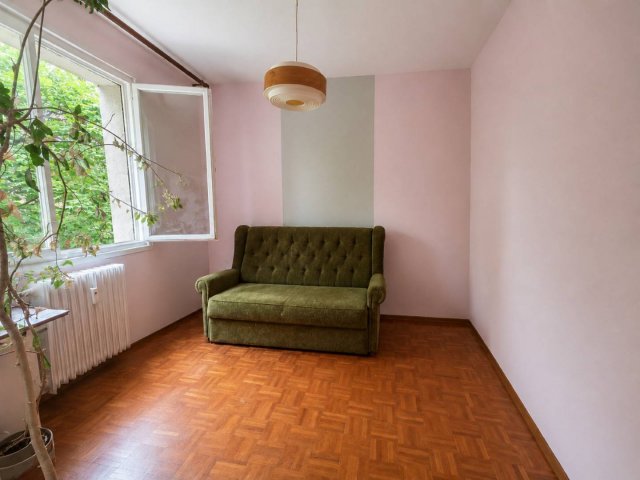 Eladó panellakás, Dunaújvárosban 35 M Ft, 1+3 szobás