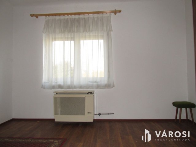 Eladó családi ház, Érsekvadkerten 24 M Ft, 4 szobás