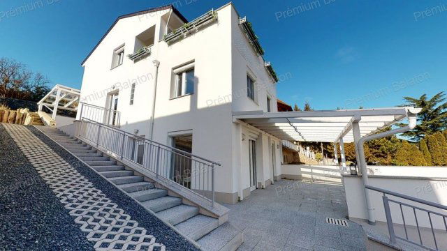 Eladó családi ház, Hévízen 220 M Ft, 6 szobás