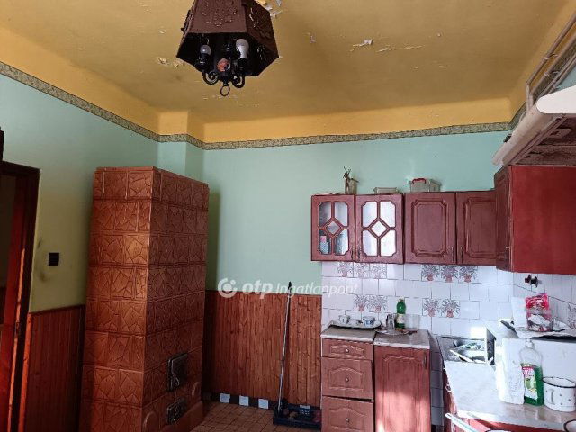 Eladó családi ház, Konyáron 28 M Ft, 3 szobás