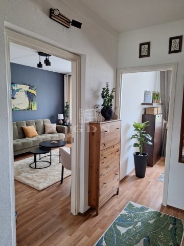 Kiadó panellakás, albérlet, Komáromban 180 E Ft / hó, 1 szobás