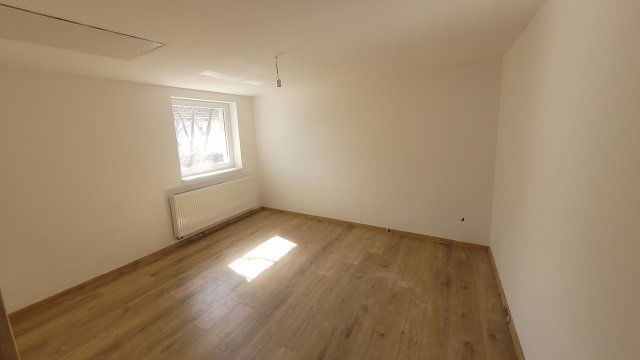 Eladó családi ház, Jászberényben 43.5 M Ft, 2 szobás