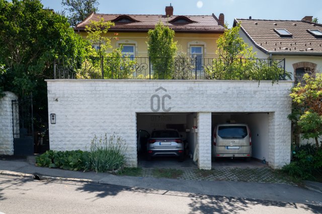 Eladó családi ház, Pécsett 144 M Ft, 4 szobás