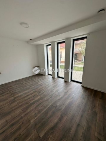 Eladó családi ház, Vecsésen 229.9 M Ft, 5 szobás