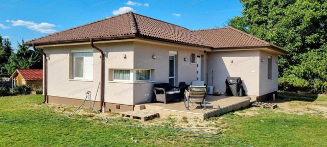 Eladó családi ház, Kecskeméten 72.9 M Ft, 3 szobás