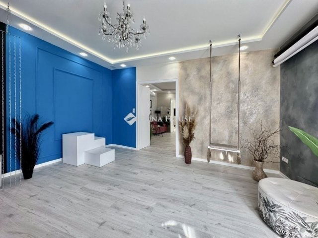 Eladó téglalakás, Pécsett 99.9 M Ft, 4 szobás