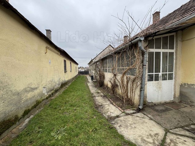 Eladó családi ház, Tótszerdahelyen 17.4 M Ft, 5 szobás