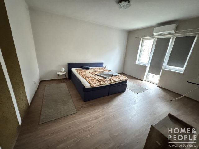 Eladó téglalakás, Szegeden 43 M Ft, 1 szobás