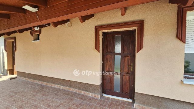 Eladó családi ház, Örkényen 35 M Ft, 3 szobás
