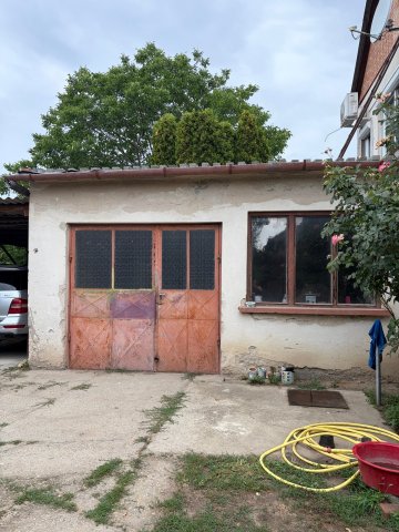 Eladó családi ház, Dánszentmiklóson 72.5 M Ft, 5 szobás