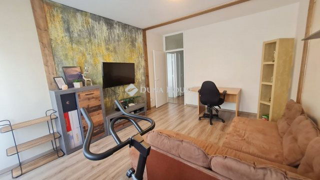 Eladó téglalakás, Zalaegerszegen, Tüttőssy Ferenc utcában