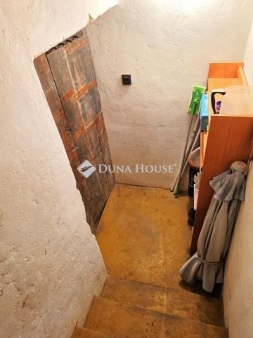 Eladó családi ház, Pécsett 84.9 M Ft, 4 szobás