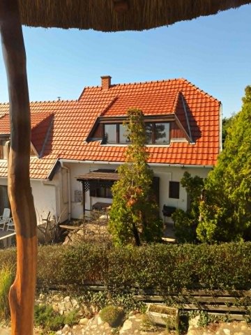 Eladó nyaraló, Velencén 98 M Ft, 3 szobás / költözzbe.hu