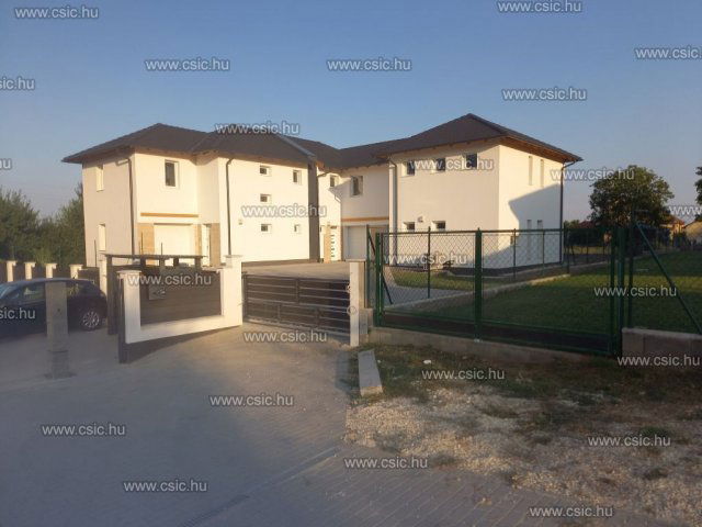 Eladó ikerház, Herceghalomon 135 M Ft, 5 szobás