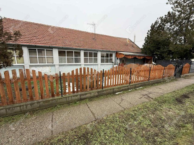 Eladó családi ház, Üllőn 59.8 M Ft, 2 szobás