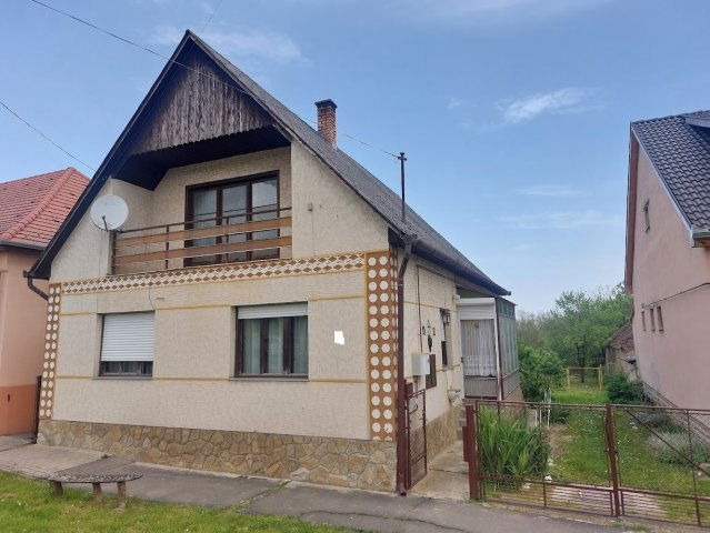 Eladó családi ház, Göllén 15.9 M Ft, 3 szobás