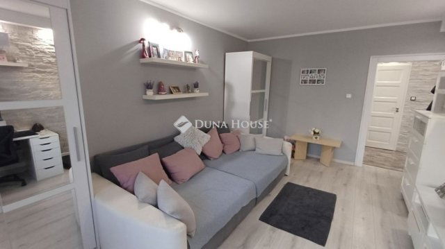 Eladó panellakás, Budapesten, XV. kerületben 64.9 M Ft, 2 szobás