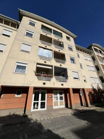 Kiadó téglalakás, albérlet, Tatán 280 E Ft / hó, 3 szobás