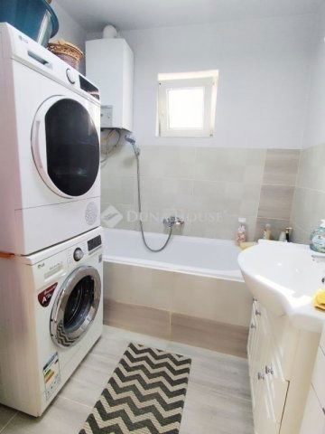 Eladó családi ház, Vecsésen 73 M Ft, 5 szobás