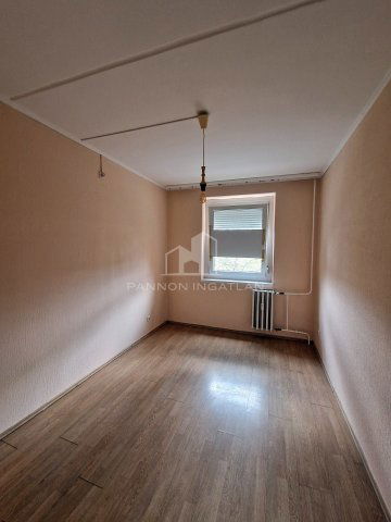 Eladó téglalakás, Ajkán 41.95 M Ft, 3+1 szobás