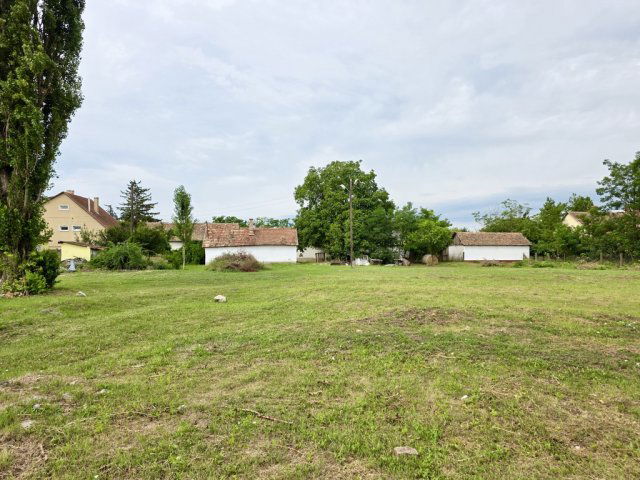 Eladó üzlethelyiség, Hajdúszováton 69.9 M Ft, 2 szobás