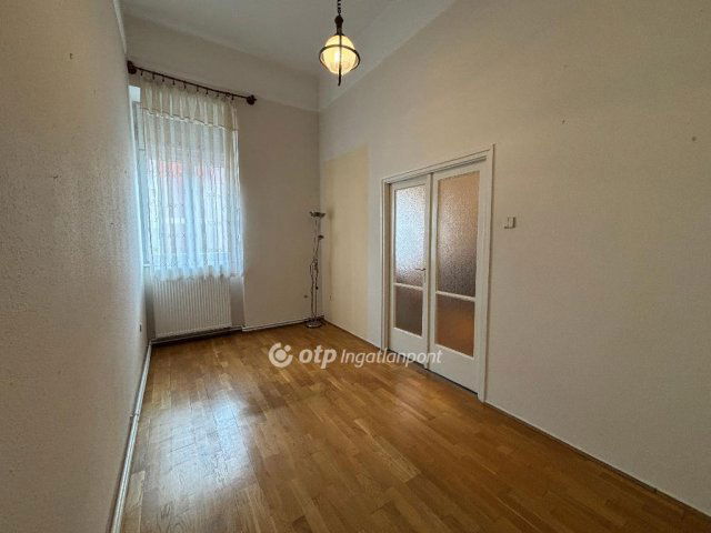 Eladó téglalakás, Kaposváron 59.1 M Ft, 4 szobás