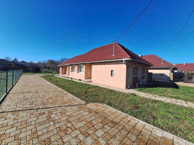 Eladó családi ház, Nagyszokolyon 49.9 M Ft, 12 szobás