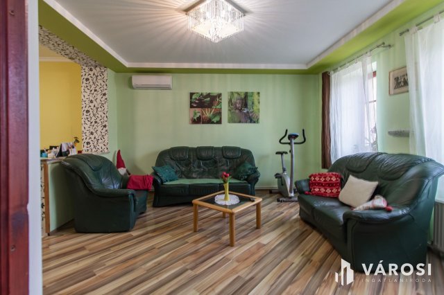 Eladó családi ház, Győrött 101.9 M Ft, 3 szobás